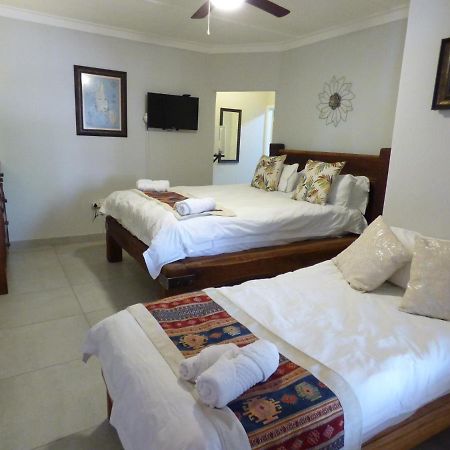 Villa Africa Guesthouse 楚梅布 外观 照片