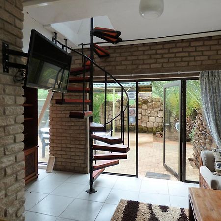 Villa Africa Guesthouse 楚梅布 外观 照片