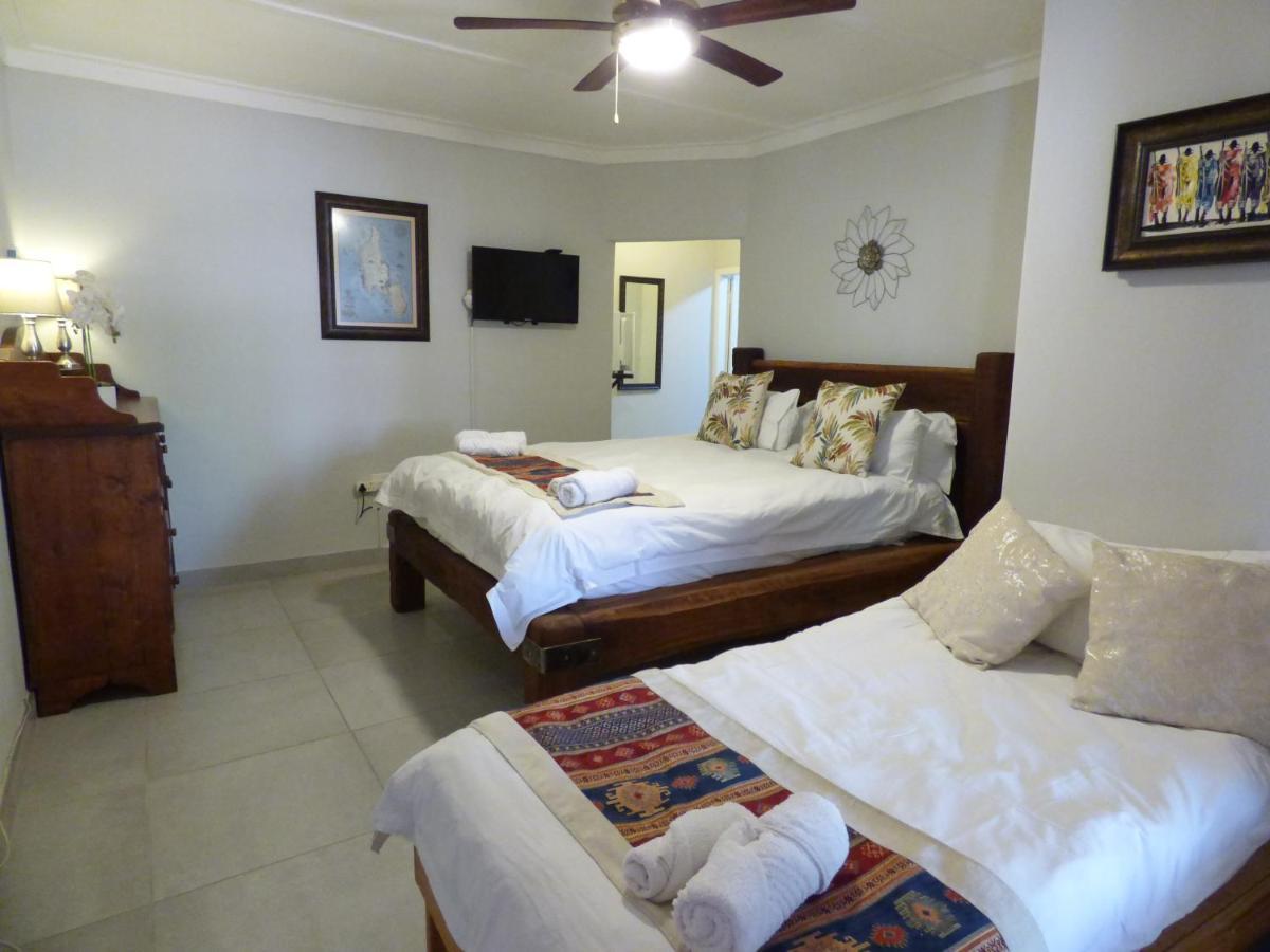 Villa Africa Guesthouse 楚梅布 外观 照片