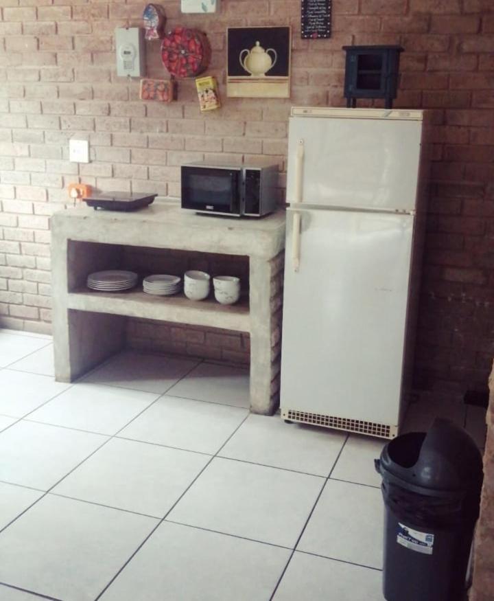 Villa Africa Guesthouse 楚梅布 外观 照片