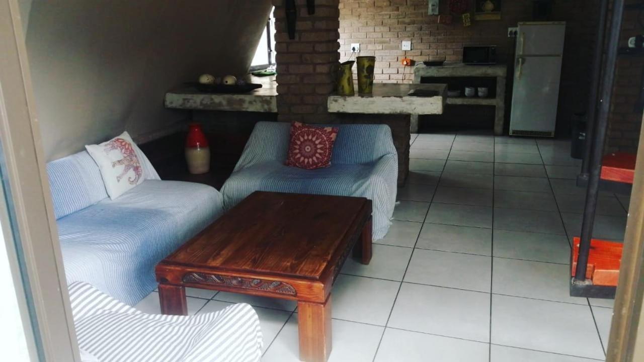 Villa Africa Guesthouse 楚梅布 外观 照片