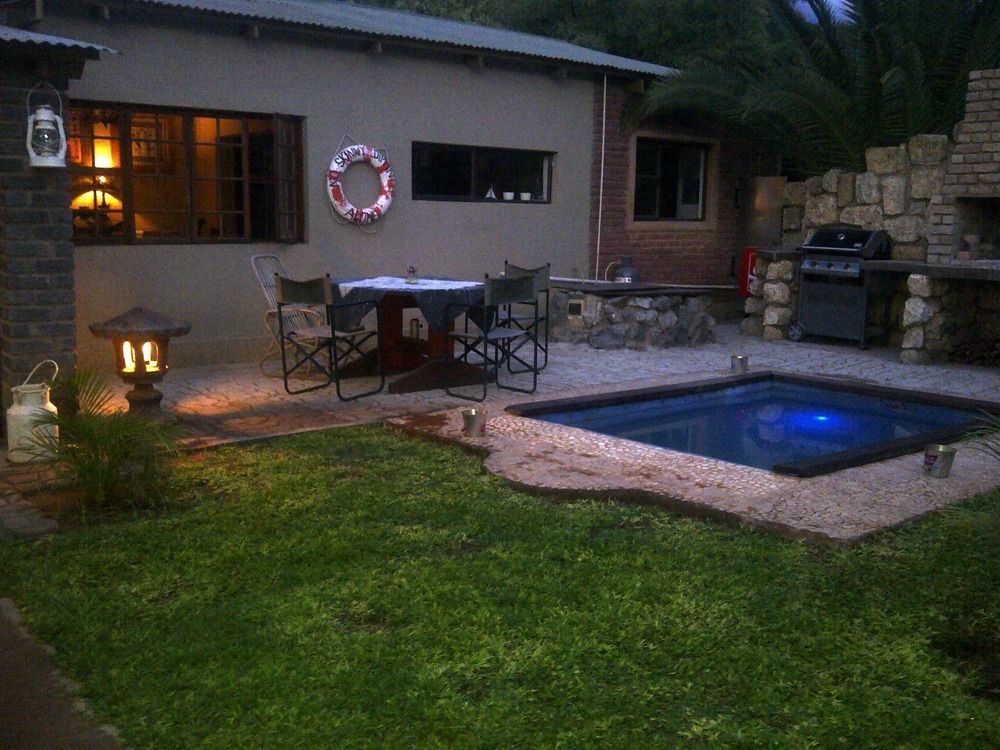 Villa Africa Guesthouse 楚梅布 外观 照片
