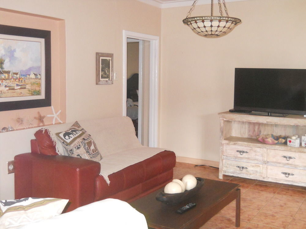 Villa Africa Guesthouse 楚梅布 外观 照片