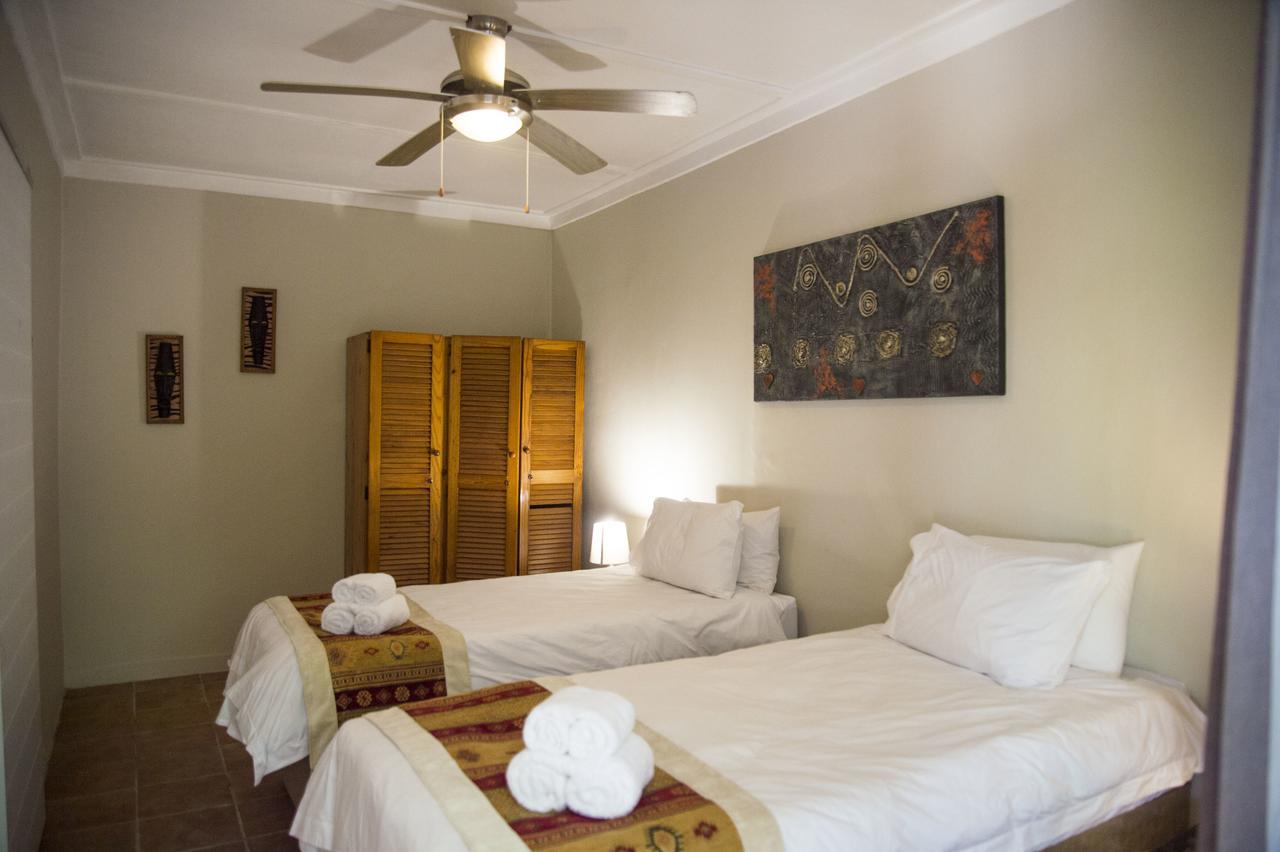 Villa Africa Guesthouse 楚梅布 外观 照片