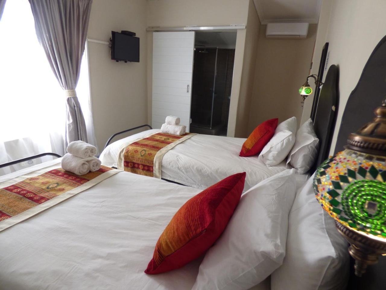 Villa Africa Guesthouse 楚梅布 外观 照片