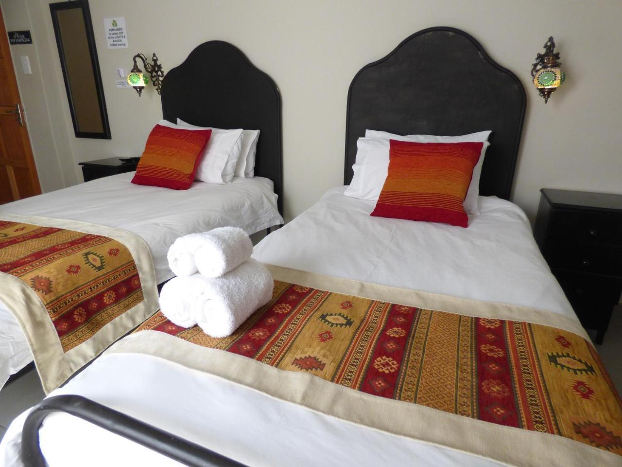 Villa Africa Guesthouse 楚梅布 外观 照片