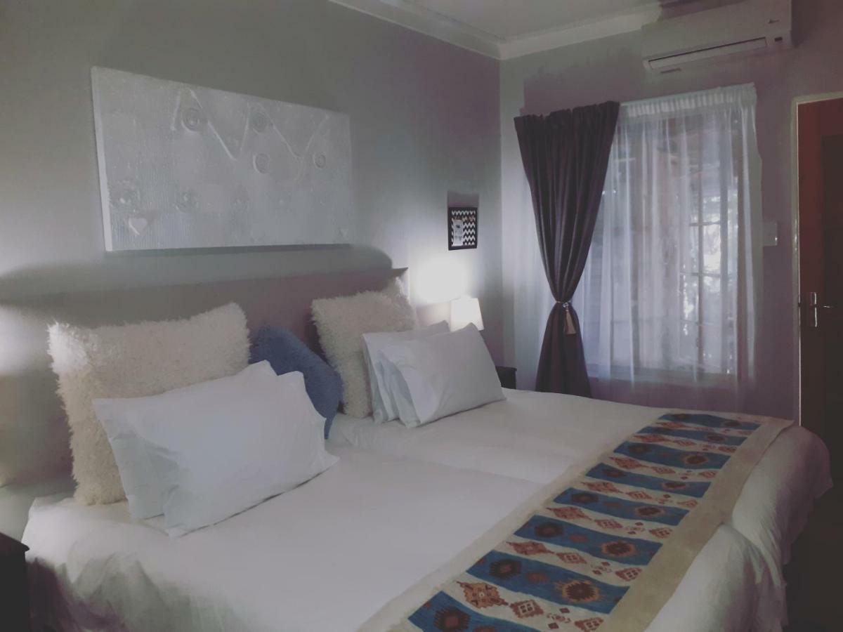 Villa Africa Guesthouse 楚梅布 外观 照片