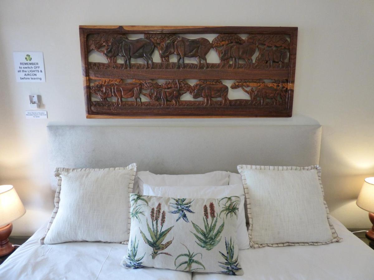Villa Africa Guesthouse 楚梅布 外观 照片
